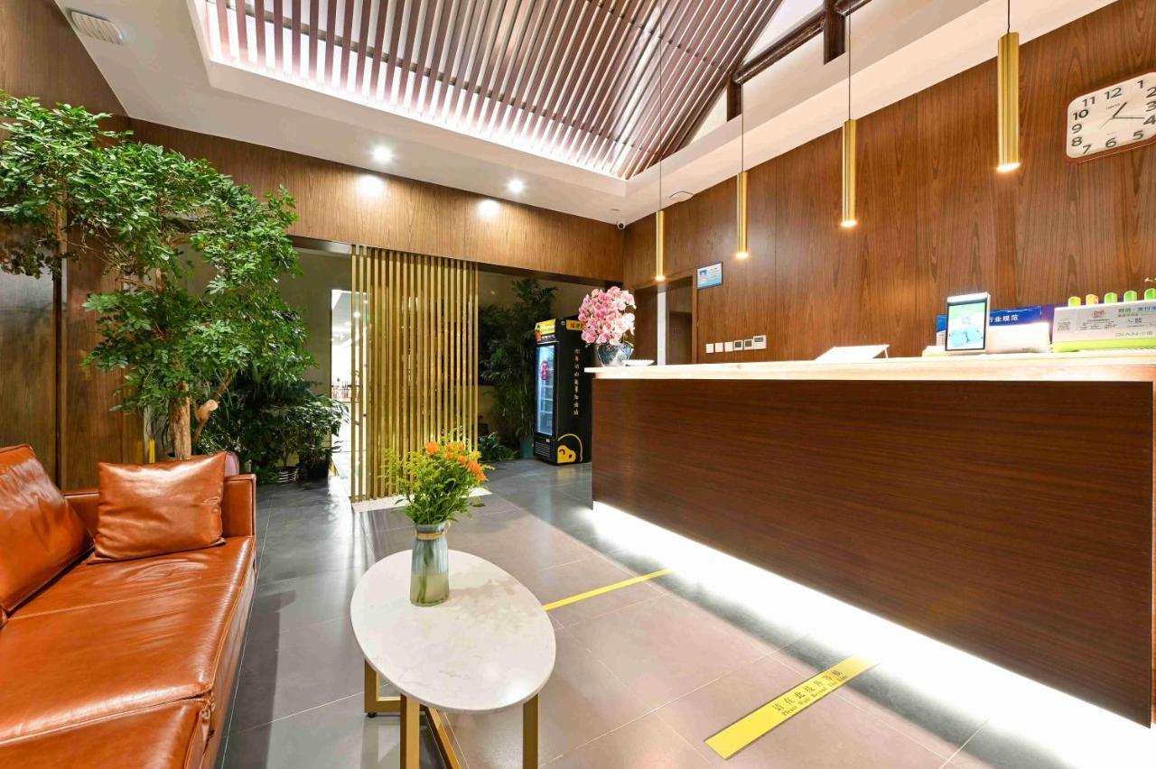 Xingshe Alley Courtyard Hotel Beijing Wangfujing Forbidden City Branch - Breakfast Included & English Speaking Reception & Free Wifi And Laundry Room & Hutong Culture & Cat-Keeping & Flower-Growing Terrace & One Day Tour Service & Free Coffee Buitenkant foto