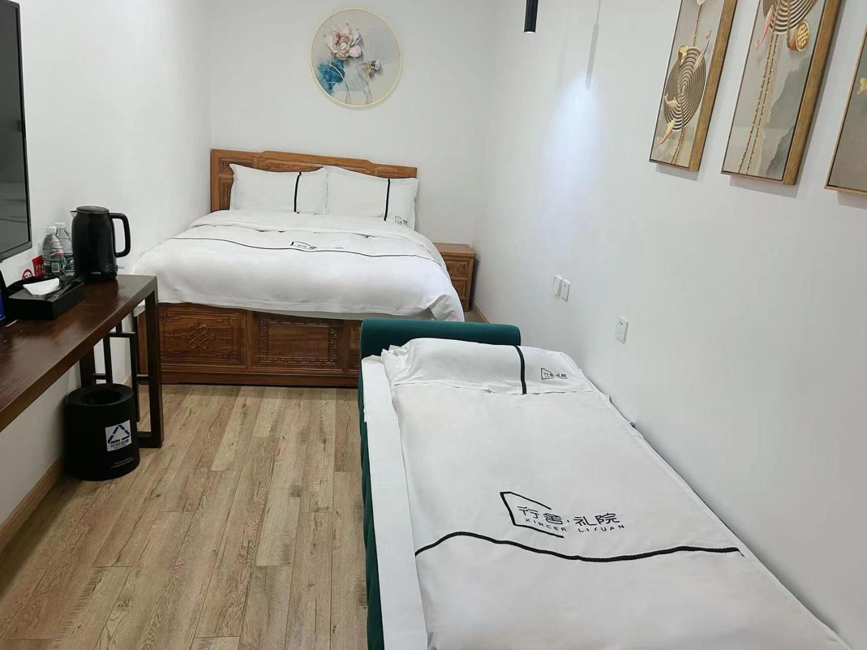Xingshe Alley Courtyard Hotel Beijing Wangfujing Forbidden City Branch - Breakfast Included & English Speaking Reception & Free Wifi And Laundry Room & Hutong Culture & Cat-Keeping & Flower-Growing Terrace & One Day Tour Service & Free Coffee Buitenkant foto